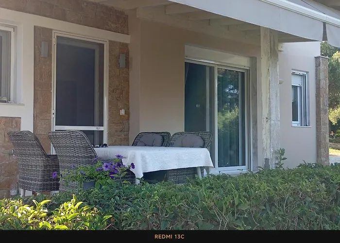 Treff - Comfortable House In West Possidi