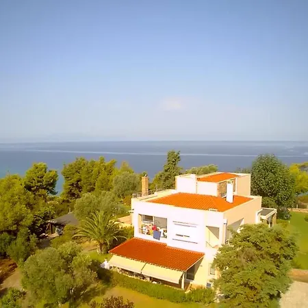 Treff - Comfortable House In West Possidi