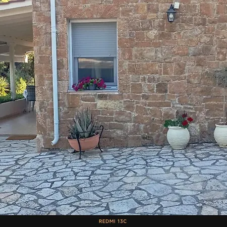 Treff - Comfortable House In West Possidi Case de vacanță Kalandra