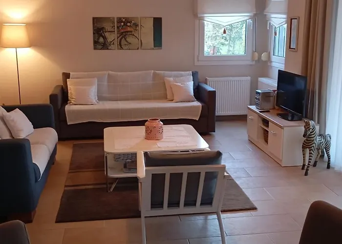 Treff - Comfortable House In West Possidi Ferienhaus