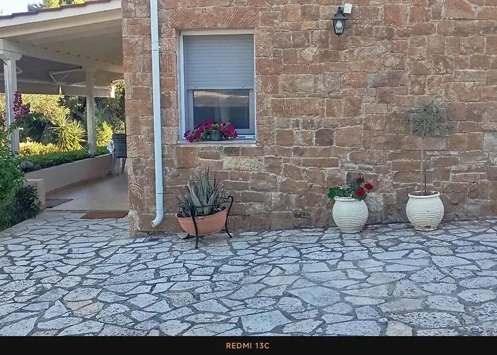 Treff - Comfortable House In West Possidi Ferienhaus Kalandra